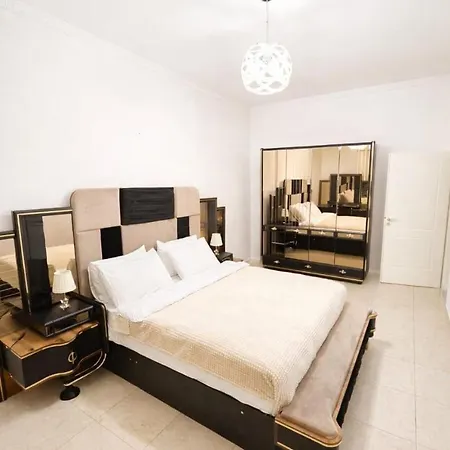 Mibis Private Balcony Fast Wifi تيرانا