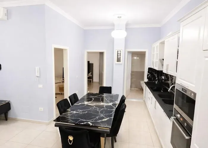 Mibis Private Balcony Fast Wifi Apartment Tirana